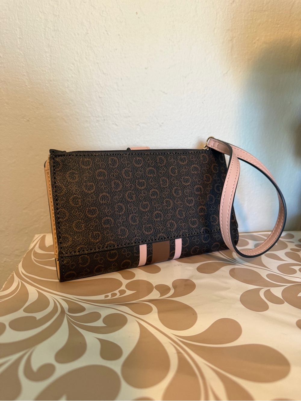 Guess Signature Brown and Pink Wallet Like New - Picture 2 of 13